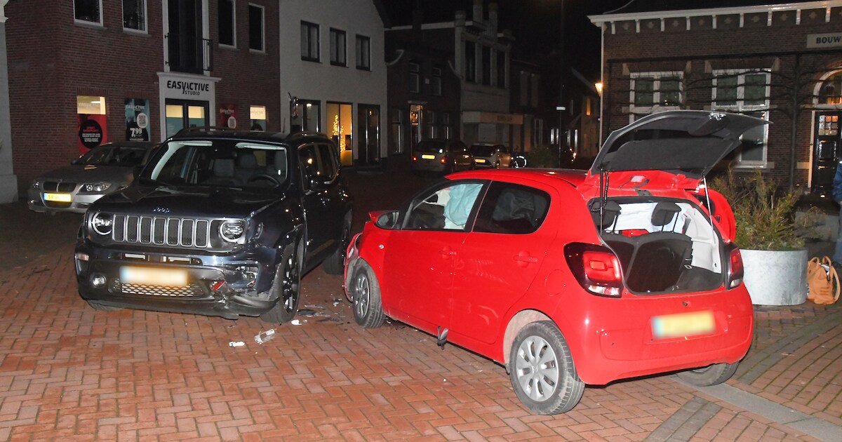 Frontale botsing op de Hoofdstraat in Kruiningen