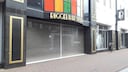 Sinds het vertrek van de laatste winkel uit De Biggelaar is ook de entree in de Raadhuisstraat gesloten.