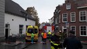 In de Hoogstraat verzamelden voertuigen van verschillende hulpdiensten zich.