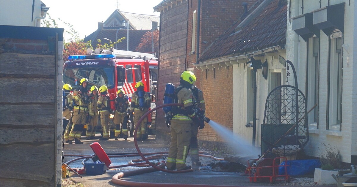 Veel rook bij brand op zolder van woning aan de Tuinweg in Zonnemaire
