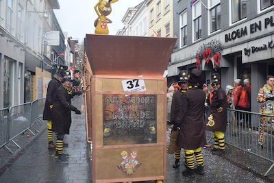 Creatieve NAC-supporters en wagens: check hier de video’s van de optocht