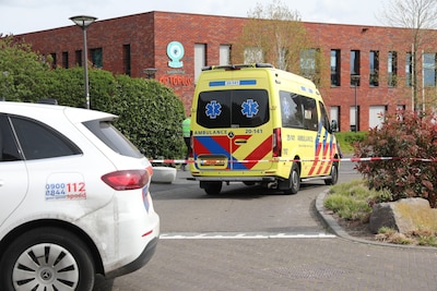 Steekpartij bij basisschool in Bergen op Zoom: twee gewonden, verdachte aangehouden