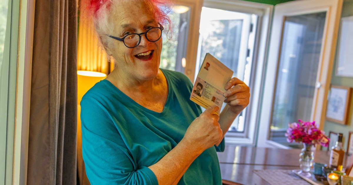 Baby Dee liet haar Amerikaanse paspoort verlopen na besluit Trump: ‘Dat was het laatste duwtje om Ne