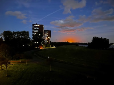 Storing legt Shell-fabriek in Moerdijk stil: vuurbal mogelijk tot maandagmiddag in wijde omgeving te zien