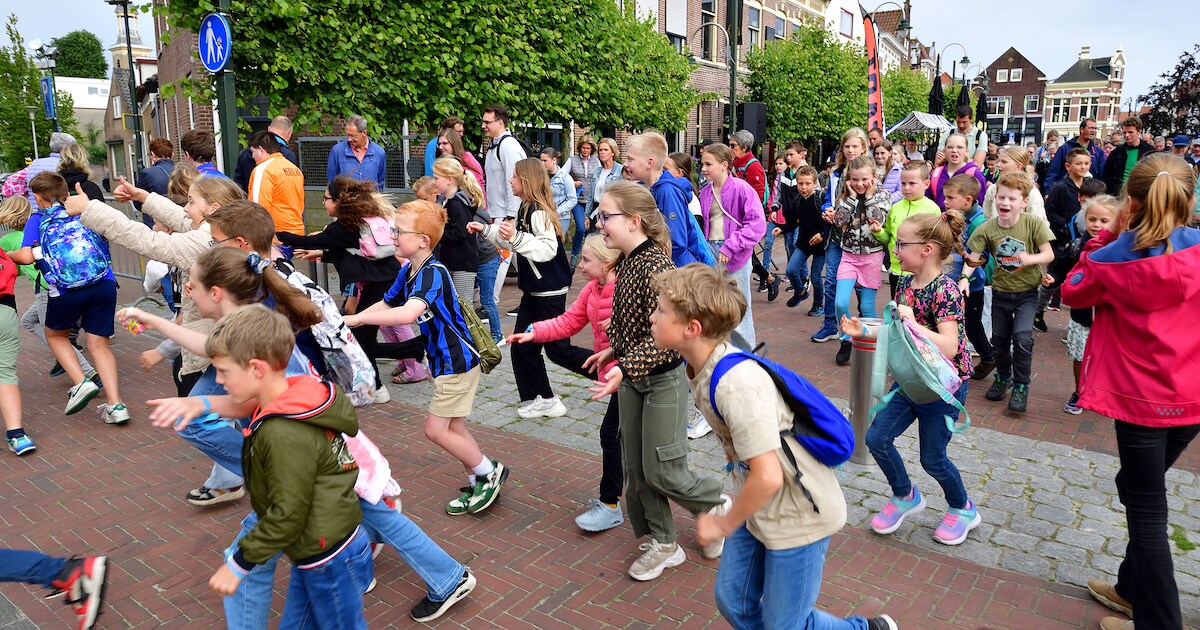 Hoe minder schermtijd en meer wandelen kinderen fitter en socialer ...