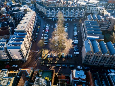 Herdenkingstegel op de Grote Markt herinnert aan oorlogschool waarvan niet één leerling overleefde