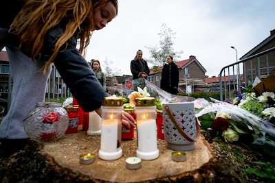 Wake met klasgenootjes en ouders voor bij fietsongeluk overleden Anne-Roos (10): ‘We hebben veel gehuild’