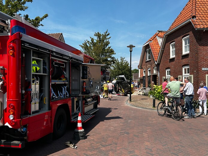 Range Rover vliegt na botsing met Audi tegen huis | Binnenland ...