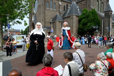 Processie sluit week van Week van Hoop af: ‘Heel stom dat het vorig jaar niet doorging’