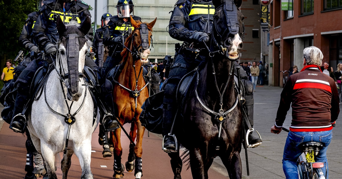 Hoe komt dat vuurwerk toch het NAC-stadion binnen? ‘Hooligans zijn enorm creatief’
