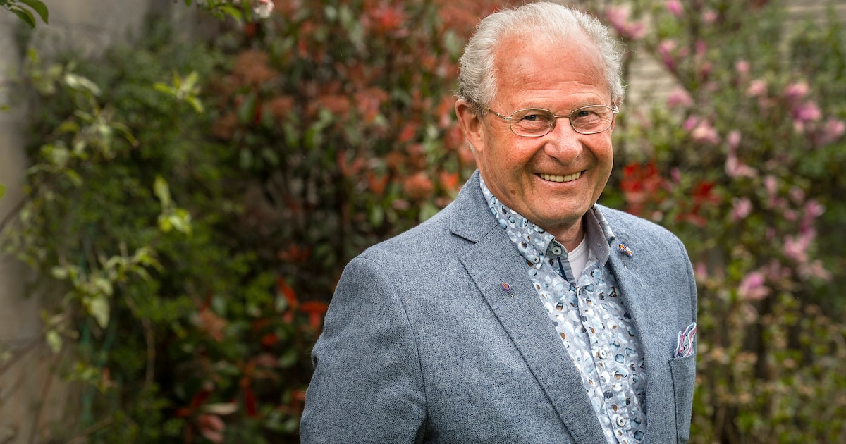 Van Sinterklaas tot raadslid: Walther Hoosemans uit Dorst krijgt gouden erespeld