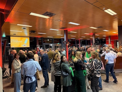 De uitslagenvond in Oosterhout gaat los in de publiekshal van het stadhuis: opkomst lijkt iets hoger