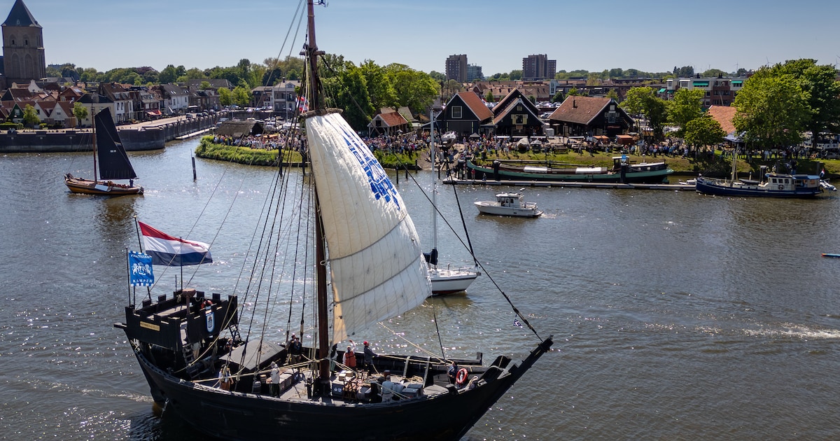 Historische Kamper Kogge legt aan in Sas van Gent voor gratis bezichtiging